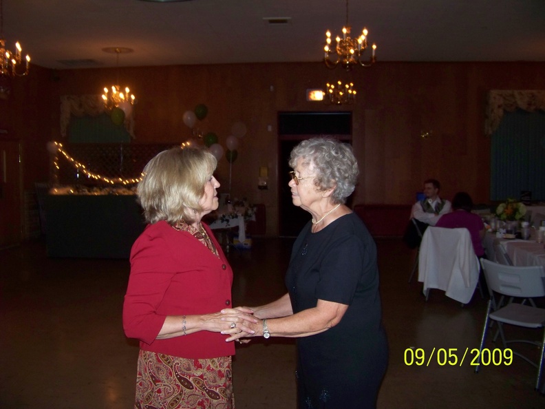 090 pic_1074 Rita and Jeannie dancing